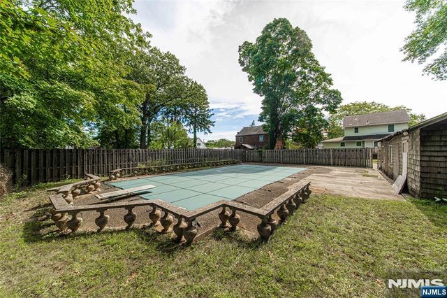 10 Tilley Avenue, Pequannock Township, NJ 07444