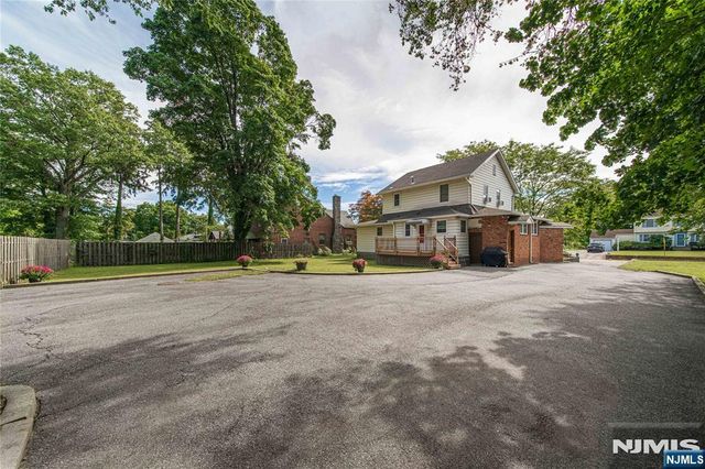 10 Tilley Avenue, Pequannock Township, NJ 07444