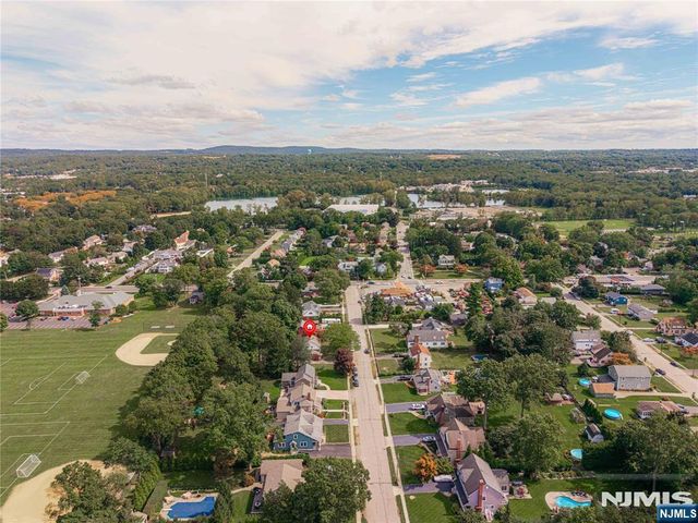 10 Tilley Avenue, Pequannock Township, NJ 07444