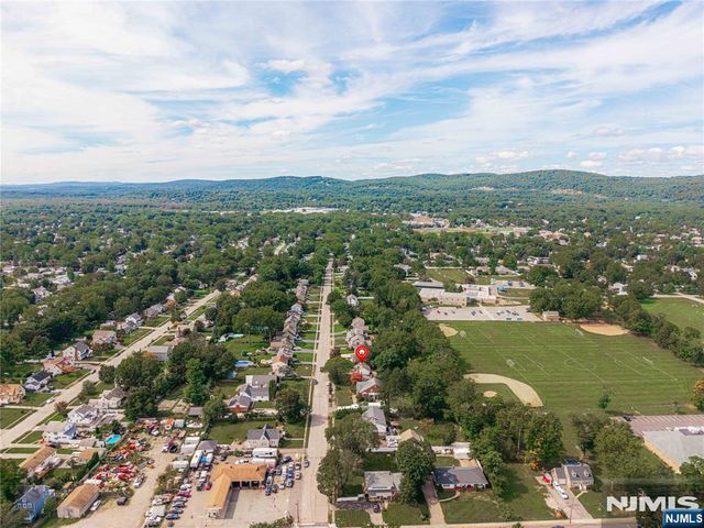 10 Tilley Avenue, Pequannock Township, NJ 07444