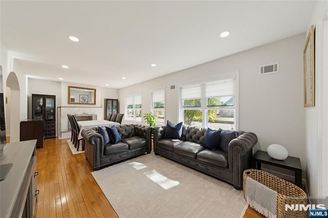 10 Tilley Avenue, Pequannock Township, NJ 07444