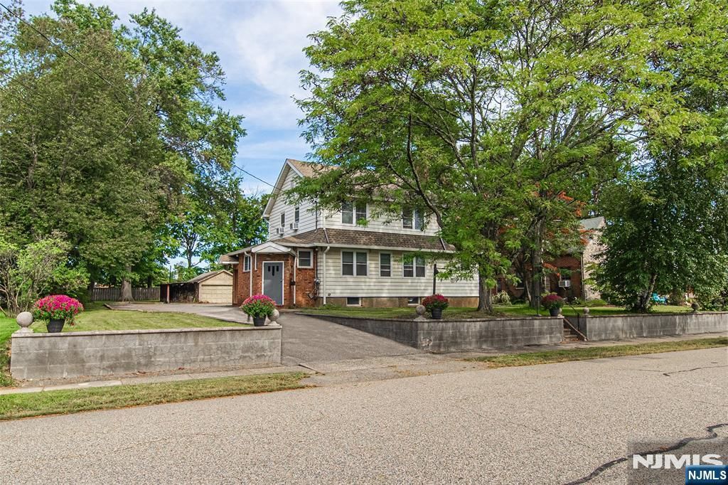 10 Tilley Avenue, Pequannock Township, NJ 07444