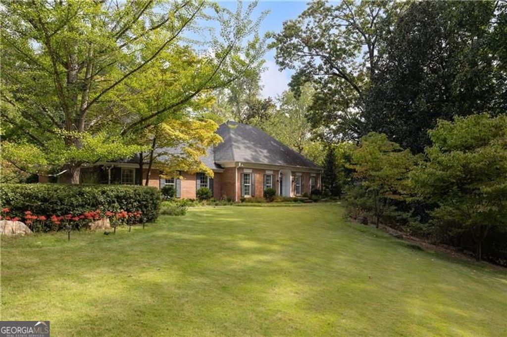 5715 Lake Island Drive, Sandy Springs, GA 30327 — photo 2