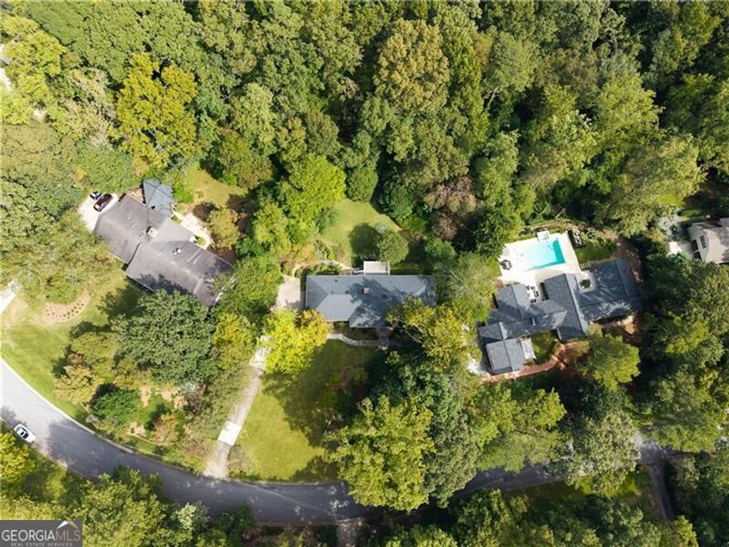 5715 Lake Island Drive, Sandy Springs, GA 30327 — photo 4