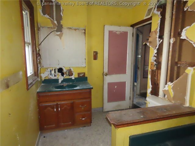 2624 Morrell Avenue, St Albans, WV 25177
