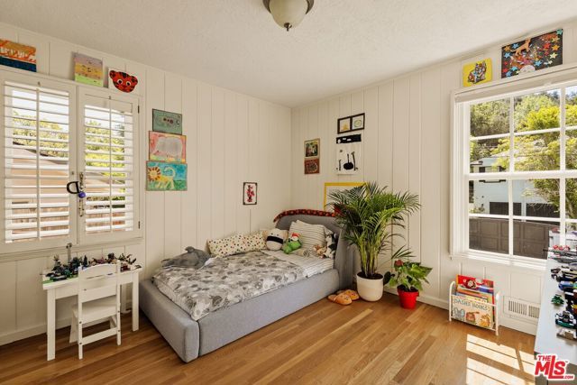 2583 Hutton Drive, Los Angeles, CA 90210