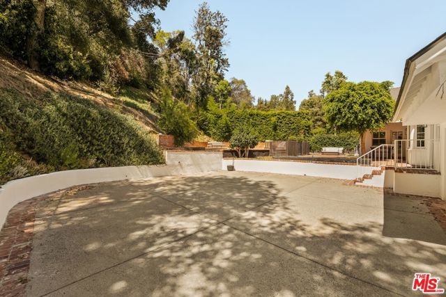 2583 Hutton Drive, Los Angeles, CA 90210