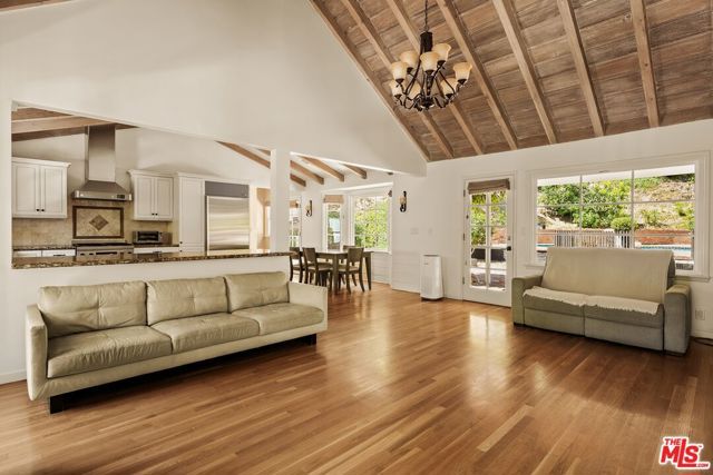 2583 Hutton Drive, Los Angeles, CA 90210