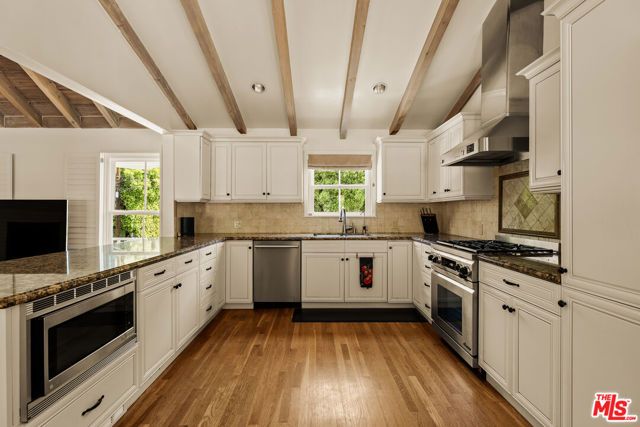 2583 Hutton Drive, Los Angeles, CA 90210