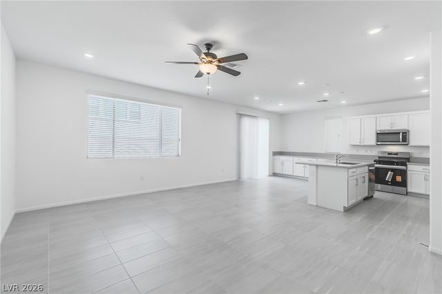 7382 Pioneer Way, Las Vegas, NV 89113