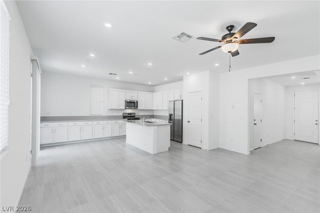 7382 Pioneer Way, Las Vegas, NV 89113