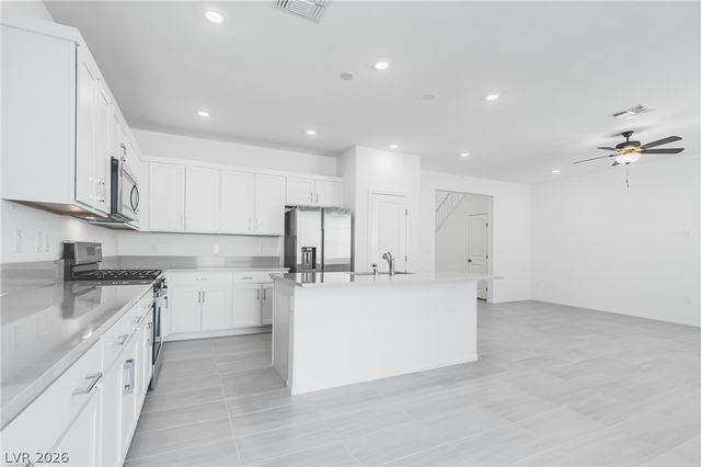 7382 Pioneer Way, Las Vegas, NV 89113