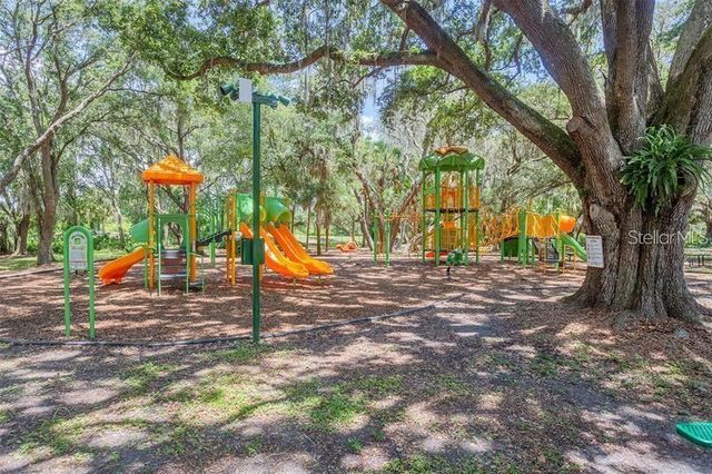18157 PARADISE POINT DRIVE, Tampa, FL 33647