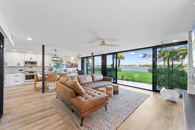 124 Lakeshore Drive G35, North Palm Beach, FL 33408