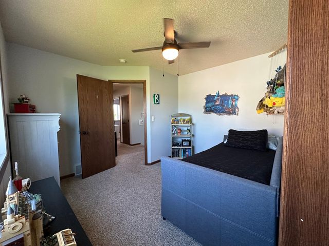 4893 LAVONNE Court S, Fargo, ND 58104
