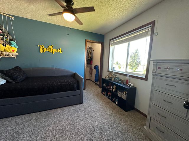 4893 LAVONNE Court S, Fargo, ND 58104