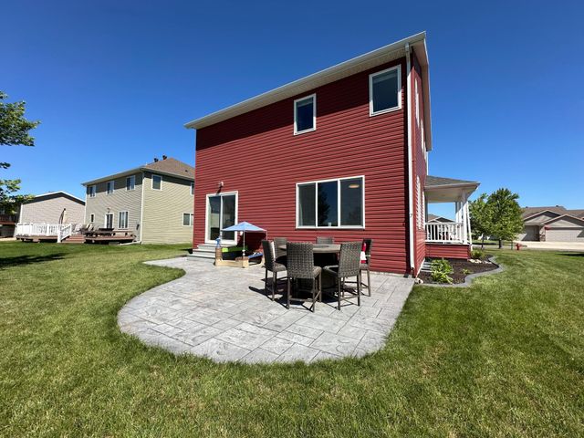 4893 LAVONNE Court S, Fargo, ND 58104