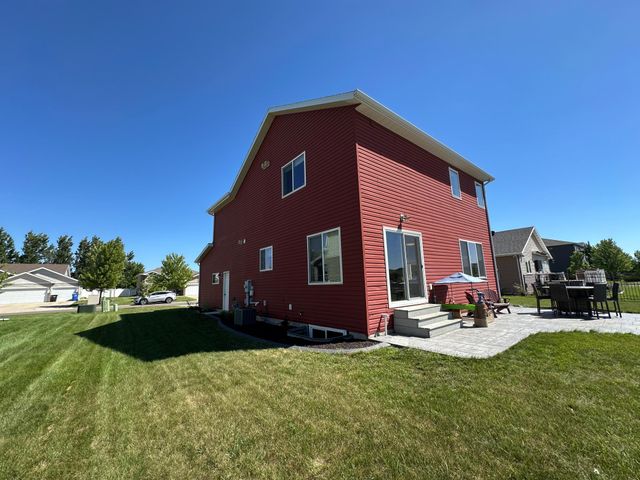 4893 LAVONNE Court S, Fargo, ND 58104