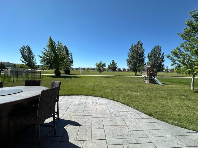4893 LAVONNE Court S, Fargo, ND 58104