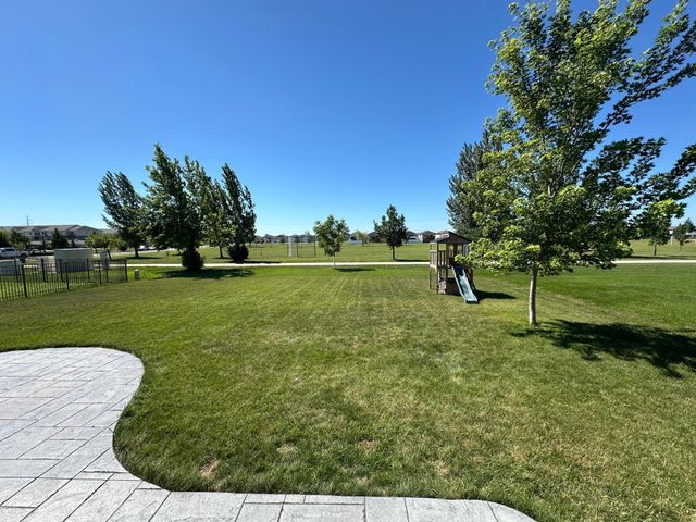 4893 LAVONNE Court S, Fargo, ND 58104