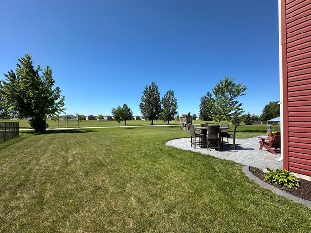 4893 LAVONNE Court S, Fargo, ND 58104
