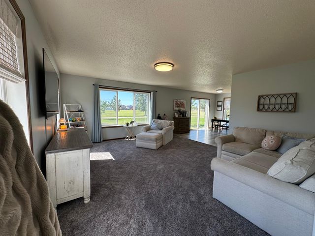 4893 LAVONNE Court S, Fargo, ND 58104