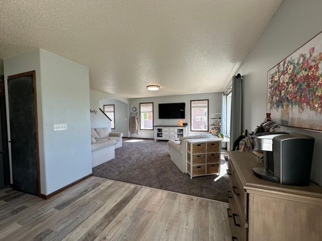 4893 LAVONNE Court S, Fargo, ND 58104