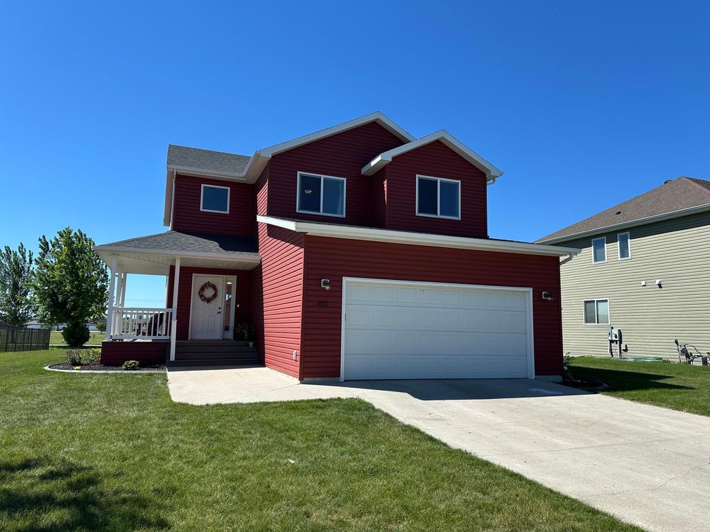 4893 LAVONNE Court S, Fargo, ND 58104