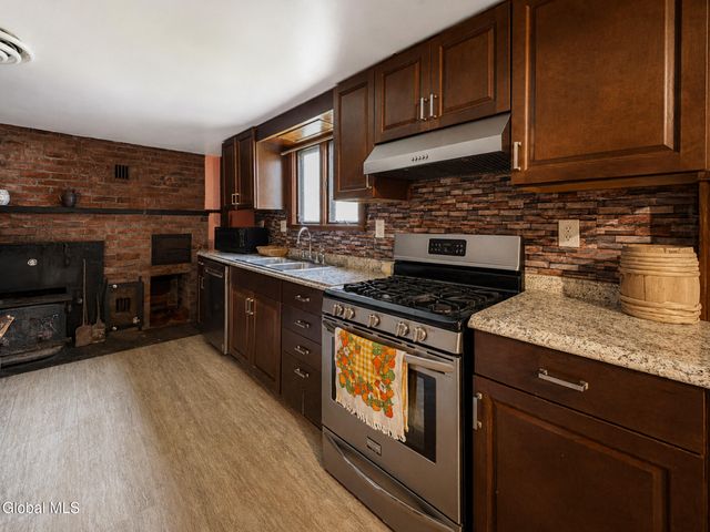 638 Hillcrest Road, New Baltimore, NY 12087