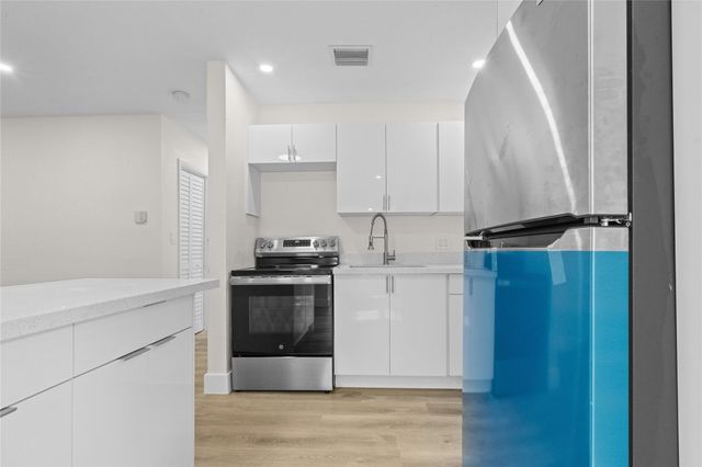 2941 NW 11th Court, Fort Lauderdale, FL 33311