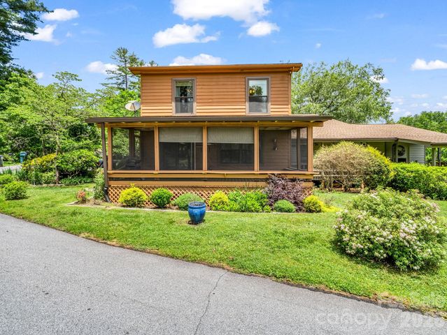 117 Willow Way, Hendersonville, NC 28739