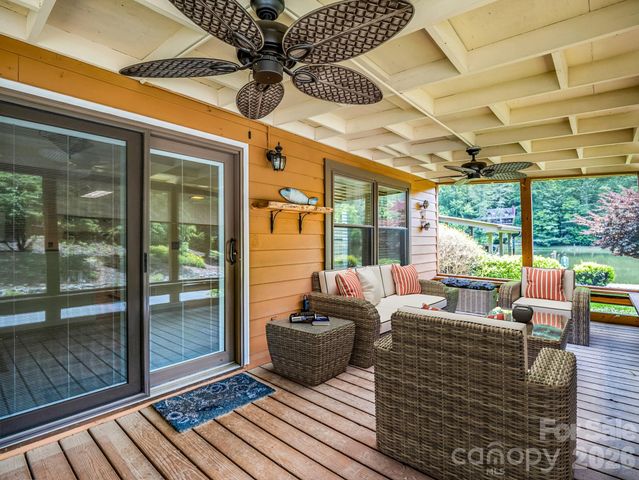 117 Willow Way, Hendersonville, NC 28739