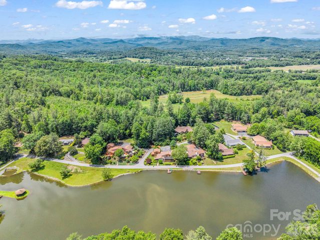 117 Willow Way, Hendersonville, NC 28739