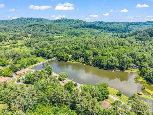 117 Willow Way, Hendersonville, NC 28739