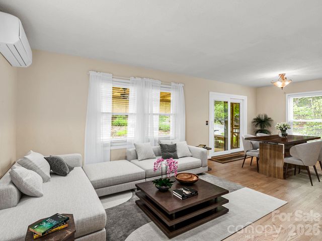 117 Willow Way, Hendersonville, NC 28739
