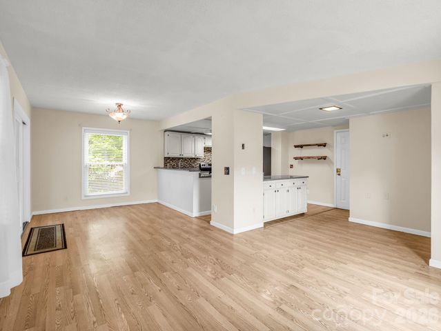 117 Willow Way, Hendersonville, NC 28739
