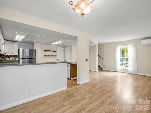117 Willow Way, Hendersonville, NC 28739