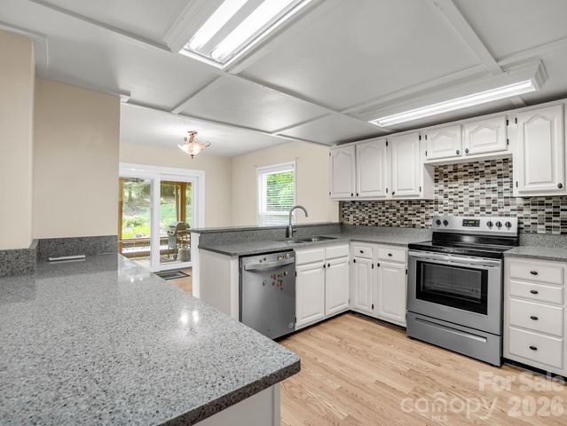 117 Willow Way, Hendersonville, NC 28739