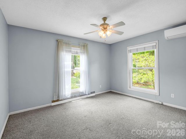 117 Willow Way, Hendersonville, NC 28739