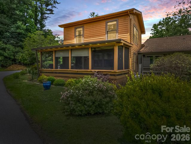 117 Willow Way, Hendersonville, NC 28739