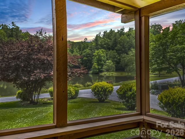 117 Willow Way, Hendersonville, NC 28739