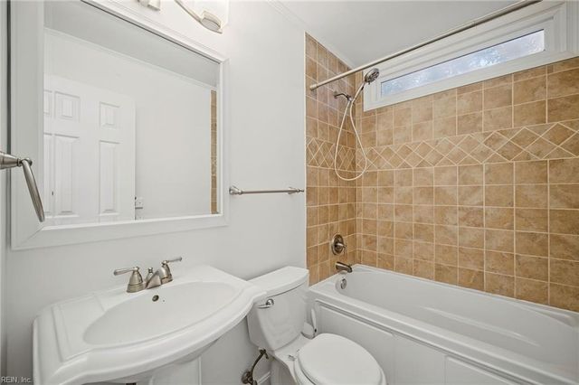 525 Queenswood TER, Chesapeake, VA 23322