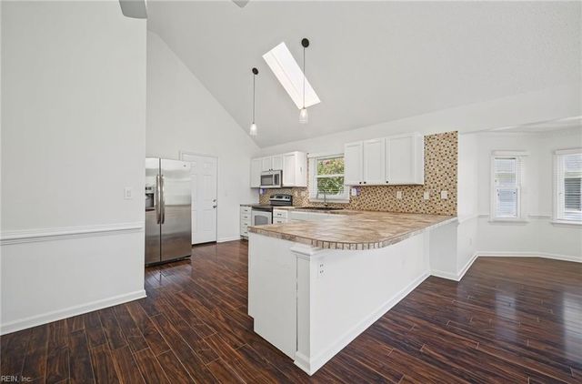 525 Queenswood TER, Chesapeake, VA 23322