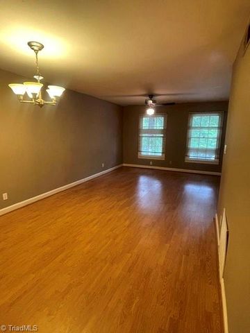 2811 Tully Square H, Winston-salem, NC 27106