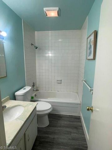2811 Tully Square H, Winston-salem, NC 27106