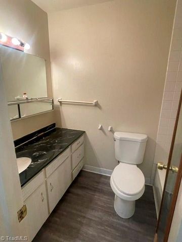 2811 Tully Square H, Winston-salem, NC 27106