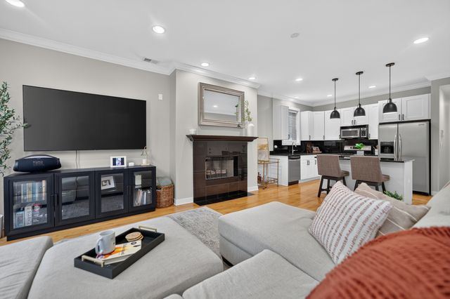 1022 N Wood Street 2, Chicago, IL 60622