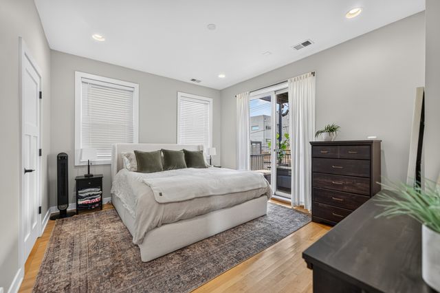 1022 N Wood Street 2, Chicago, IL 60622