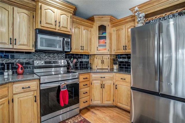 601 Hickory Hills Drive, Pleasant Hill, MO 64080