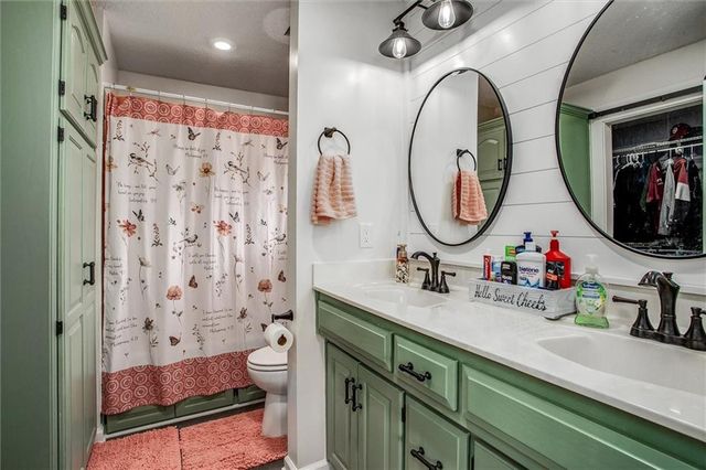 601 Hickory Hills Drive, Pleasant Hill, MO 64080